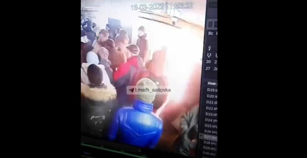 Βίντεο που κόβει την ανάσα – Ρωσική οβίδα εκρήγνυται σε σούπερ μάρκετ δίπλα στον κόσμο (vid)