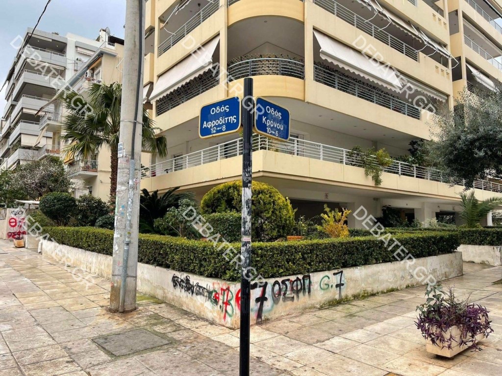 Τρόμος στο Παλαιό Φάληρο – “Γάζωσαν” επιχειρηματία την ώρα που οδηγούσε (vid)