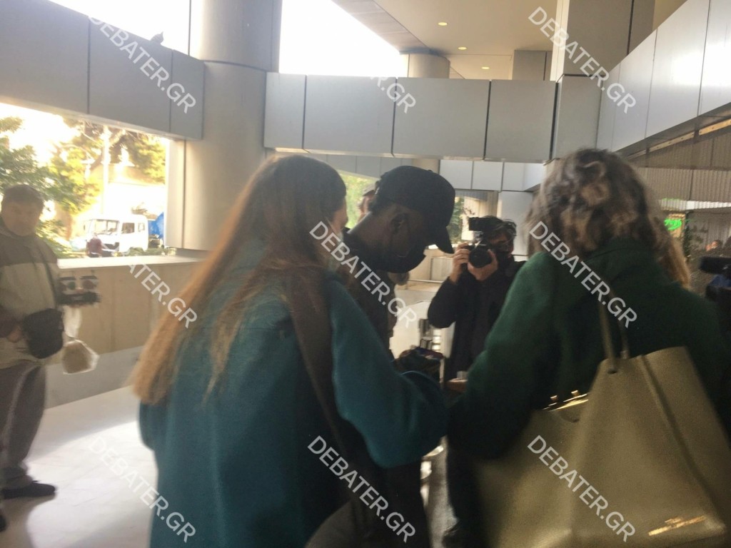 Η Αρχή Προσφύγων αποφασίζει για την τύχη του Σαϊντού Καμαρά – Πλήθος κόσμου στο πλευρό του (pics)