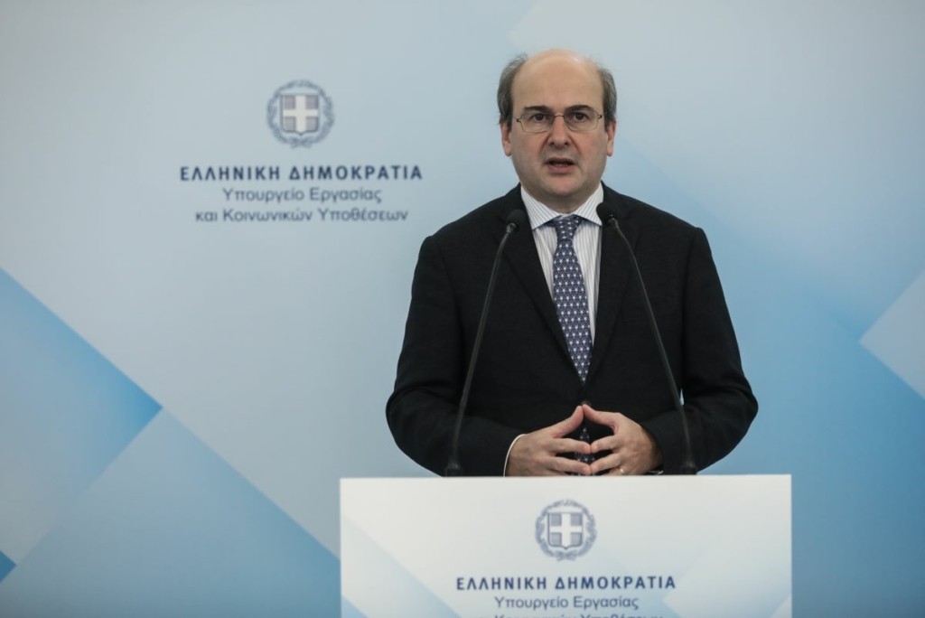 Νομοσχέδιο Χατζηδάκη διαγράφει από τον ΟΑΕΔ τους “πλούσιος” ανέργους