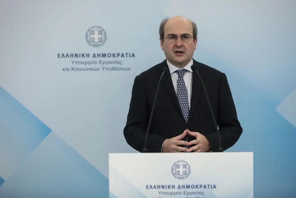 Νομοσχέδιο Χατζηδάκη διαγράφει από τον ΟΑΕΔ τους “πλούσιος” ανέργους