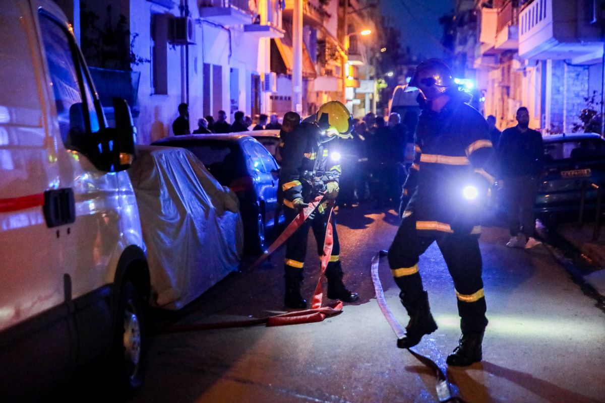 Φωτιά σε διαμέρισμα στον Νέο Κόσμο (pics)