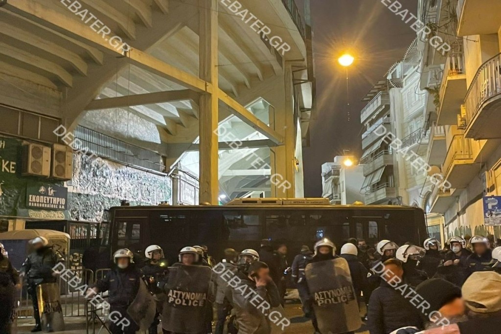 Ισχυρή αστυνομική παρουσία έξω από το γήπεδο της Λεωφόρου – Ξεκίνησε το μεγάλο ματς Ολυμπιακός – Παναθηναϊκός