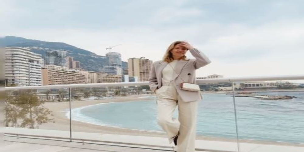5 fashion στιγμές της Βίκυς Καγιά που “διδάσκουν”… ανοιξιάτικη μόδα! (pics&vid)