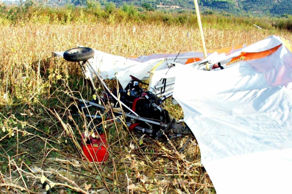 Μια πτώση ανεμόπτερου αναστάτωσε την Κάρυστο – Τούρκοι αστυνομικοί δηλώνουν οι επιβαίνοντες