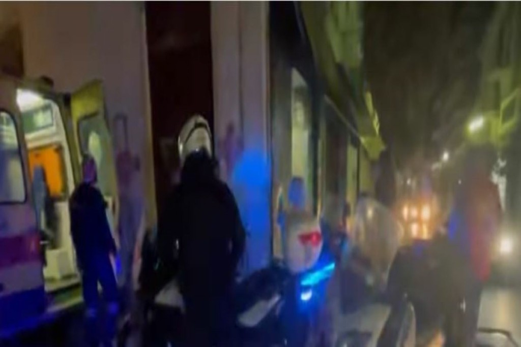 Μυστήριο στον Πύργο – Βρέθηκε μαχαιρωμένος  στην οδό Ερμού – Τι ερευνούν οι αρχές