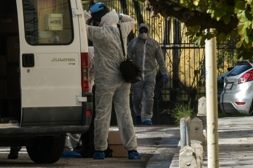 Εκρηκτικός μηχανισμός σε είσοδο πολυκατοικίας κοντά στο Σύνταγμα