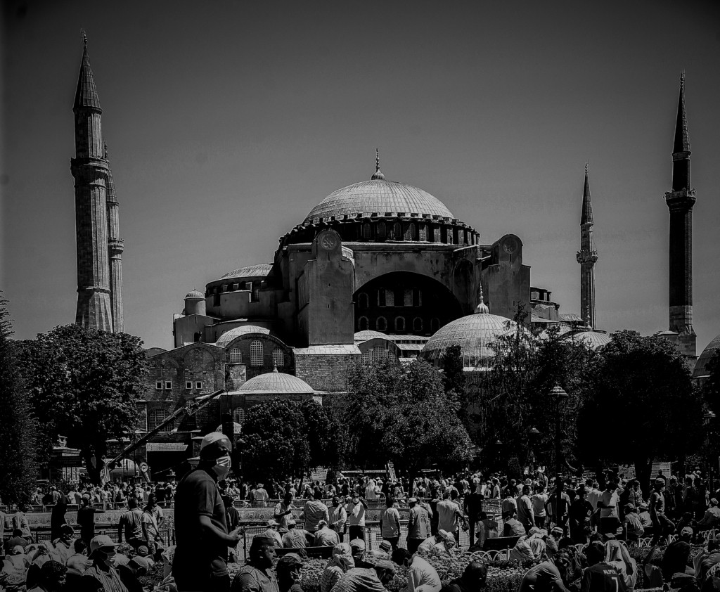 Προκλητικός ο Σοϊλού μετά τον βανδαλισμό της Αγίας Σοφίας – “Ήταν μόνο η αρχή” (vids)