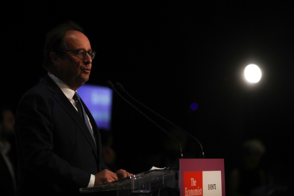 Ο Φρανσουά Ολάντ καλεί τη Γαλλία να ψηφίσει τον Εμανουέλ Μακρόν