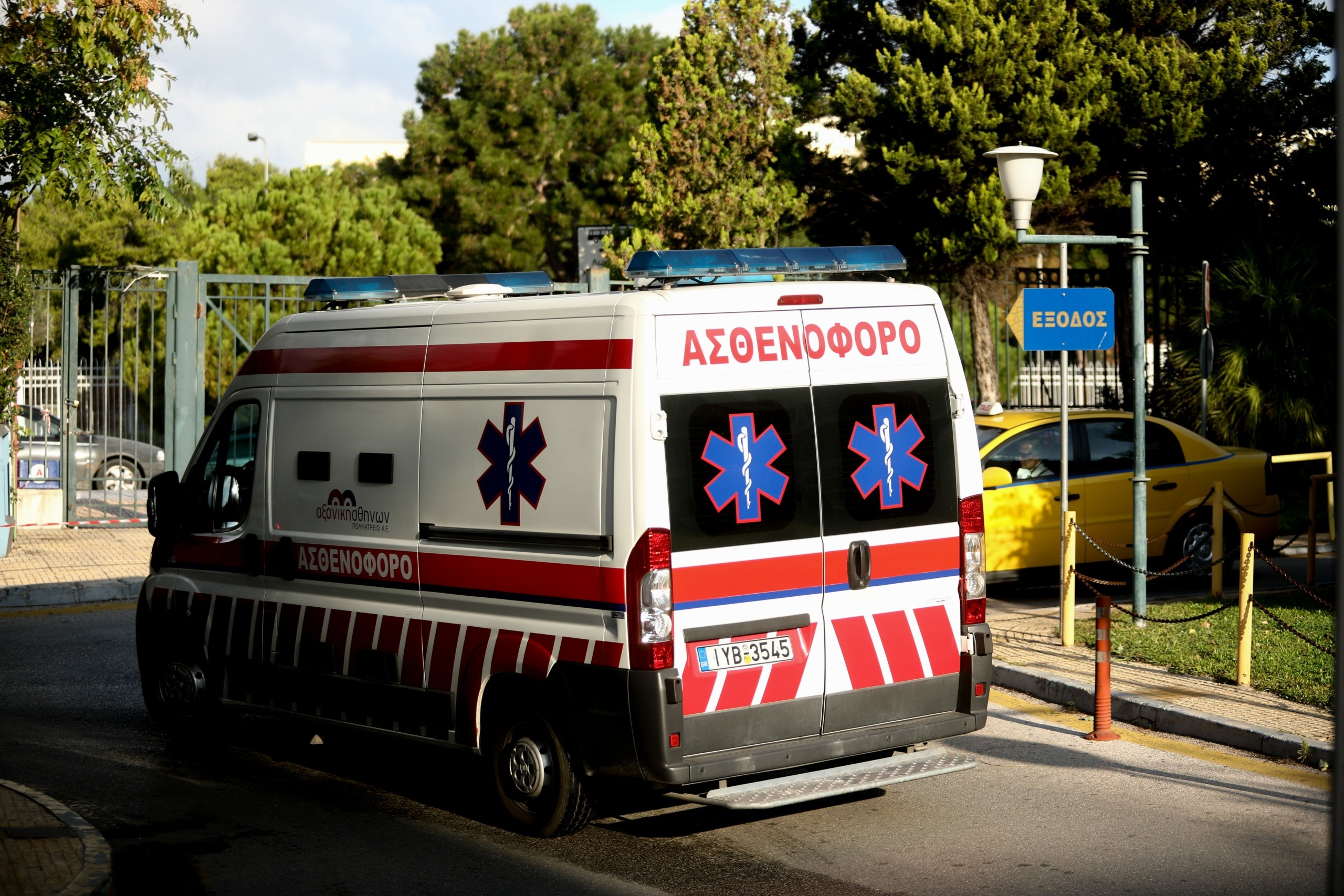 Τραγική ιστορία στη Σκιάθο – Ηλικιωμένος με άνοια πάτησε τη σύζυγό του με το αυτοκίνητο