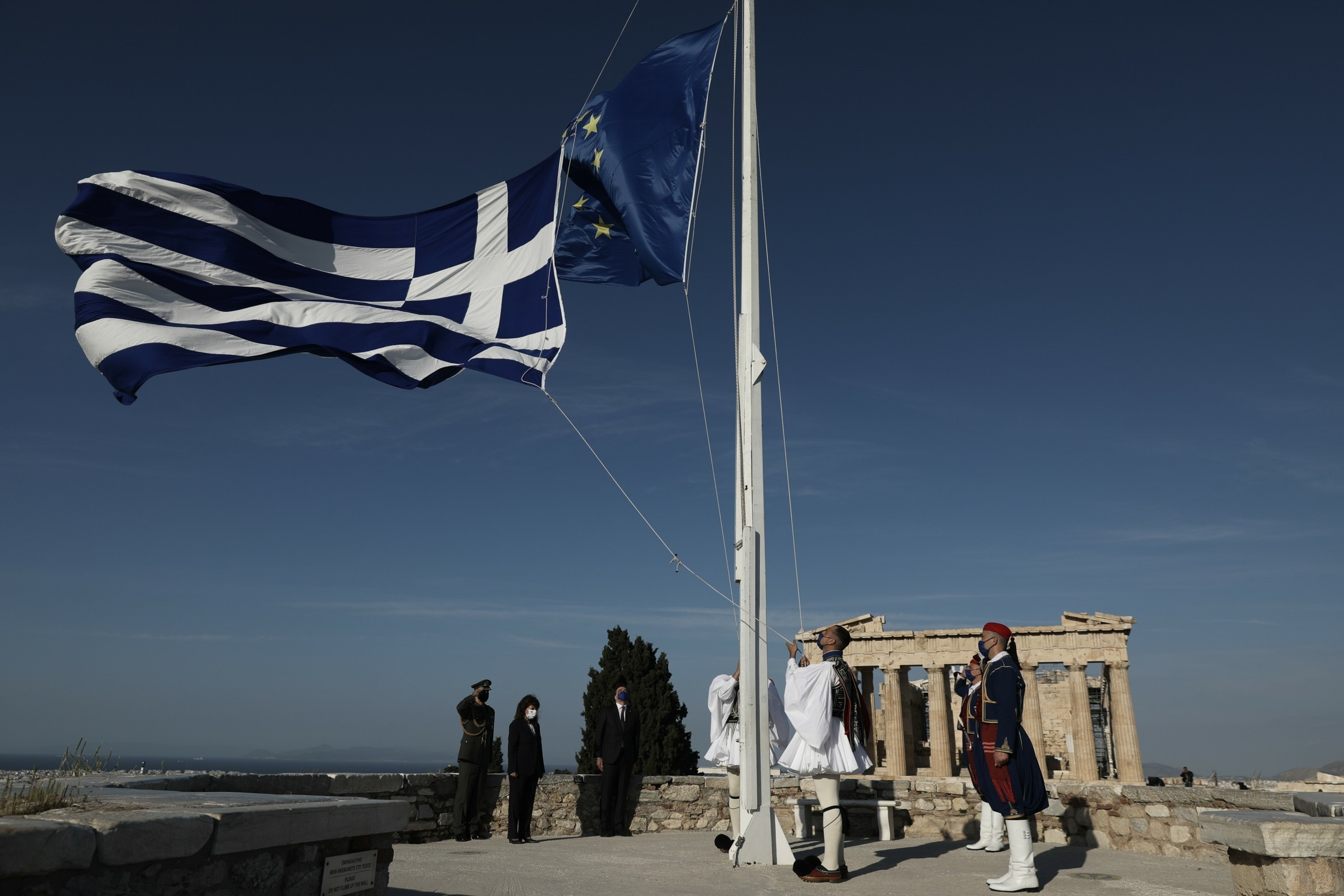 H κόρη του Λάκη Σάντα θυμάται τους αγώνες του πατέρα της και τη σπουδαία παρακαταθήκη που άφησε