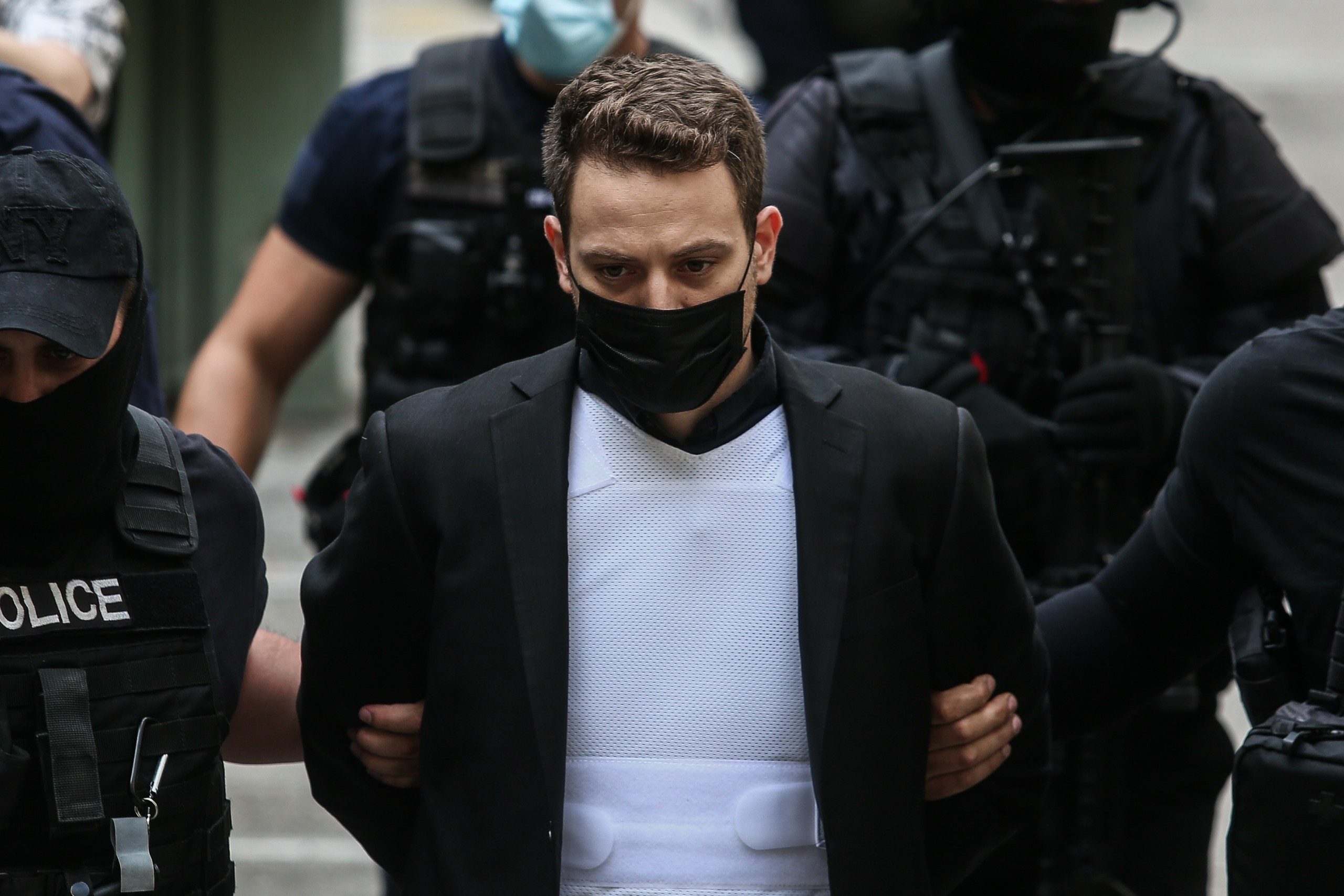 Στο εδώλιο ο Μπάμπης Αναγνωστόπουλος για τη δολοφονία της Καρολάιν – Πού θα στηρίξει την υπεράσπισή του (vid)