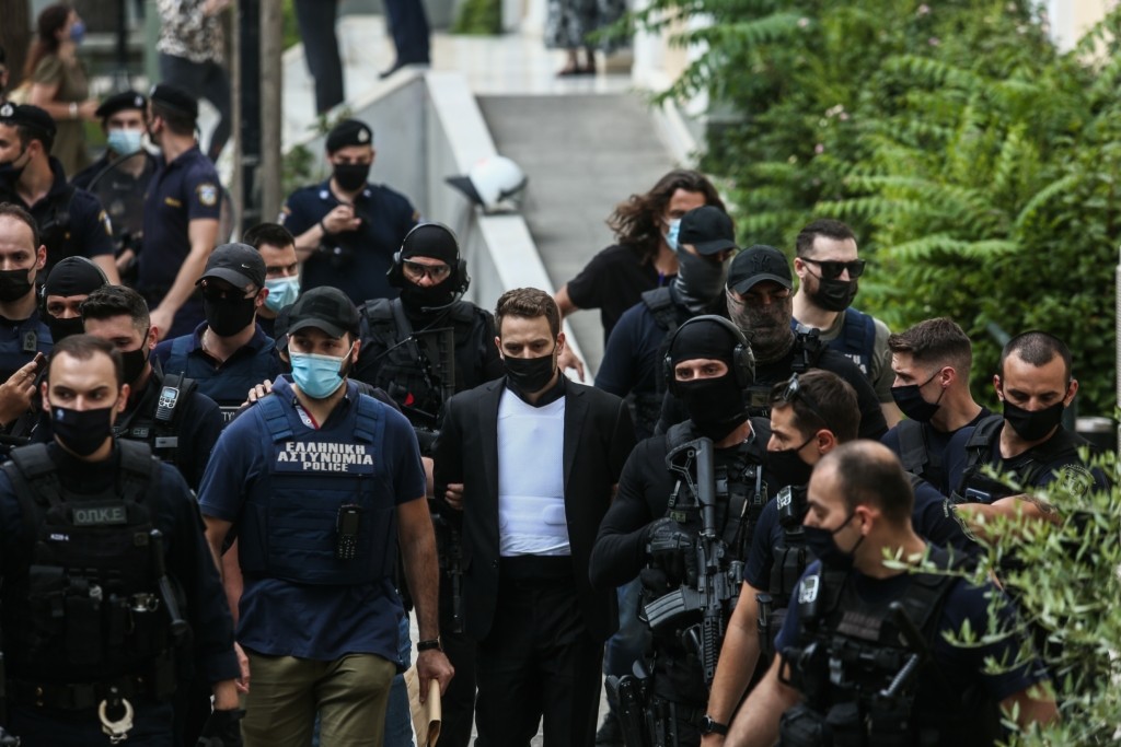 Η ώρα της δικαιοσύνης για τον δολοφόνο “με το αγγελικό πρόσωπο” – Ξεκινά η δίκη για το άγριο έγκλημα στα Γλυκά Νερά
