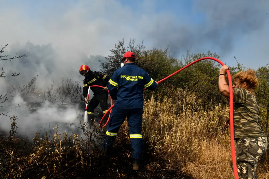 Φωτιά τώρα στο Λουτράκι – Σηκώθηκε ένα ελικόπτερο, μεγάλη επιχείρηση της πυροσβεστικής