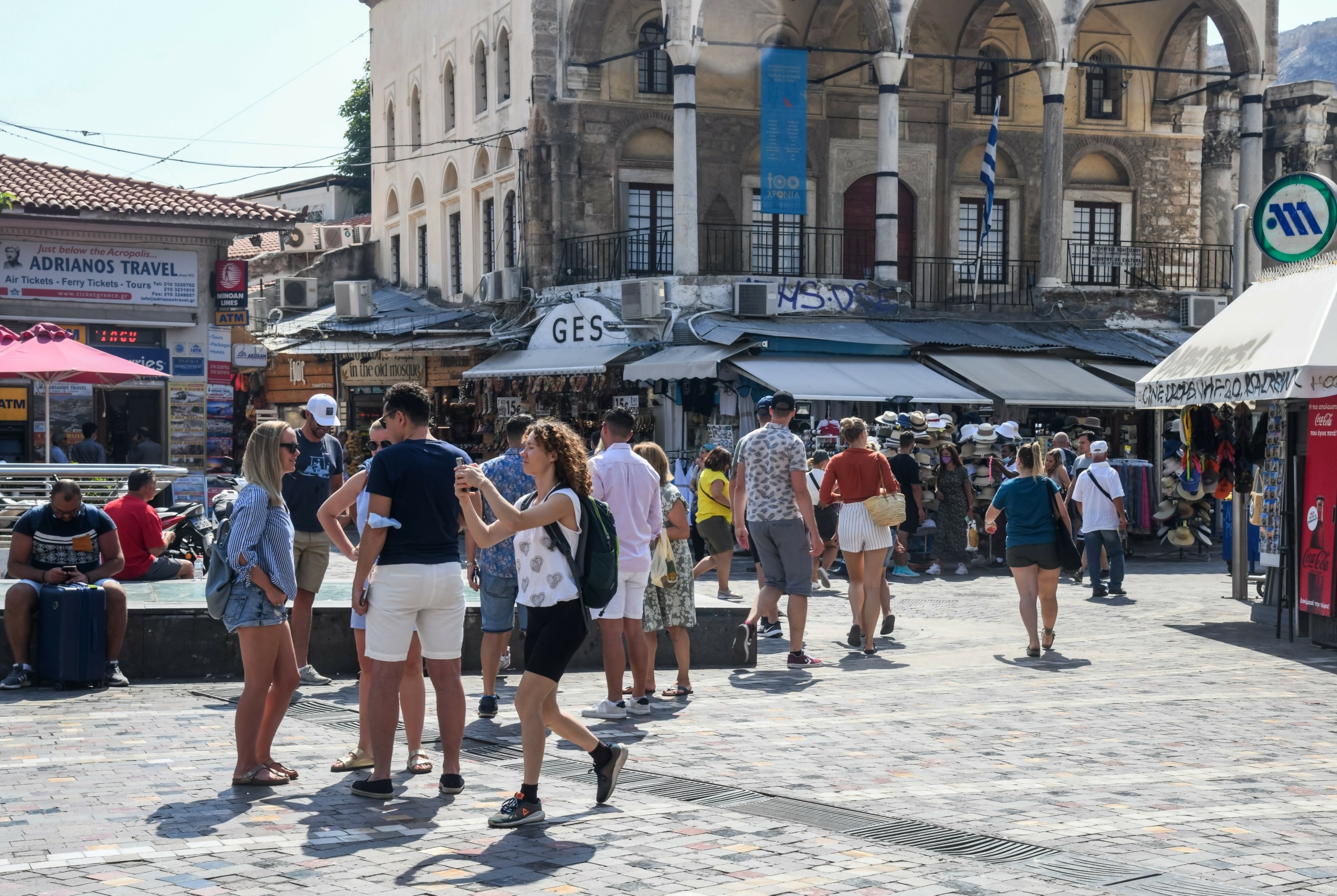 Επιστροφή στην κανονικότητα από 1η Μαΐου – “Απελευθερώνεται” η εστίαση, παραμένει η μάσκα στους εσωτερικούς χώρους