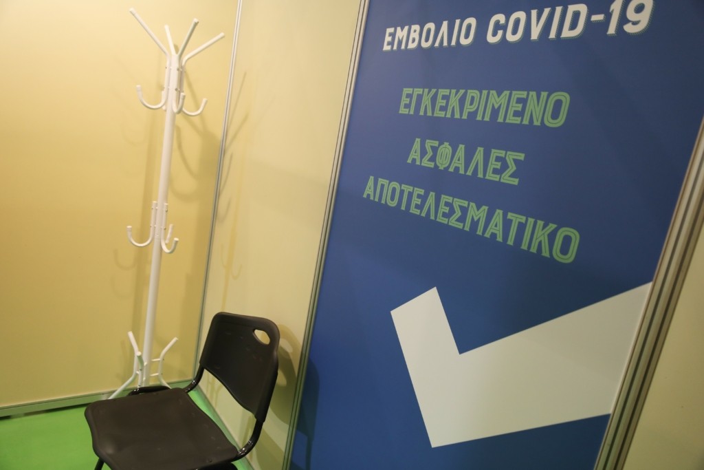 “Παγώνει” από την Παρασκευή το πρόστιμο στους ανεμβολίαστους άνω των 60 ετών