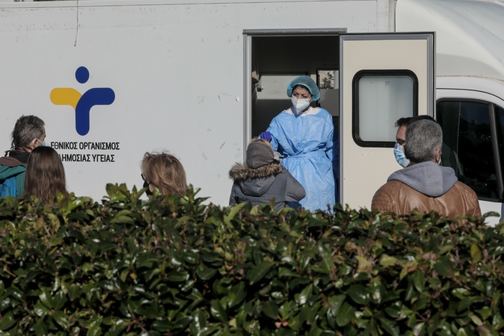 Ακόμα 51 νεκροί από κορονοϊό την Κυριακή – Κάτω από 9.000 νέα κρούσματα – Πόσοι είναι οι διασωληνωμένοι