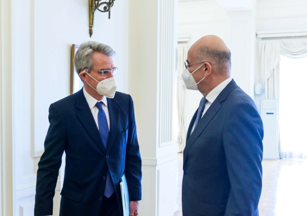 Συγχαρητήρια Πάιατ σε Δένδια για την ανθρωπιστική αποστολή στην Οδησσό