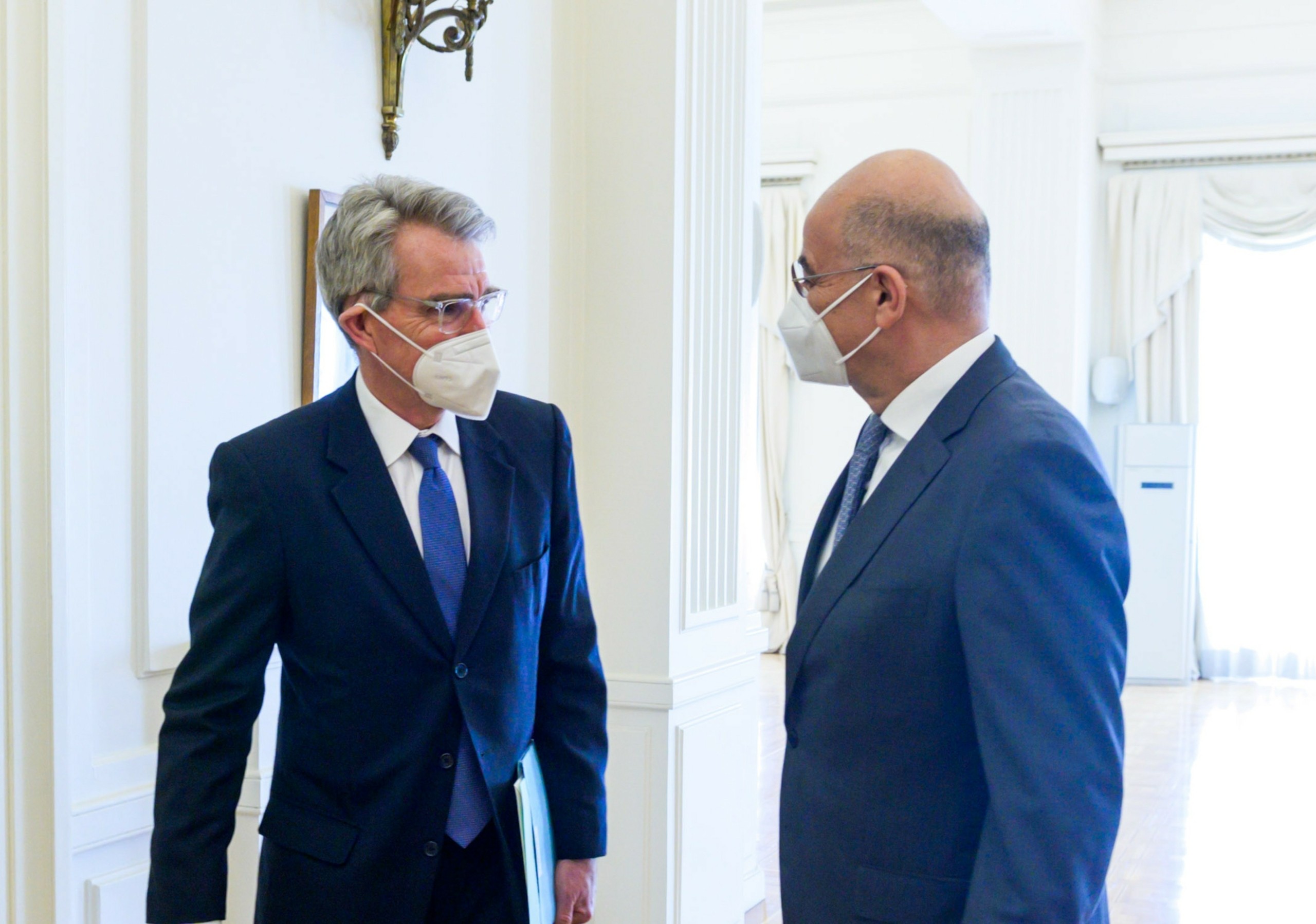 Συγχαρητήρια Πάιατ σε Δένδια για την ανθρωπιστική αποστολή στην Οδησσό
