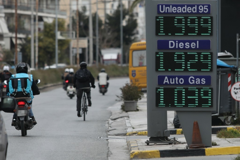 Πότε ανοίγει η πλατφόρμα για την επιδότηση καυσίμων – “Παράθυρο” για νέα μέτρα κατά της ακρίβειας