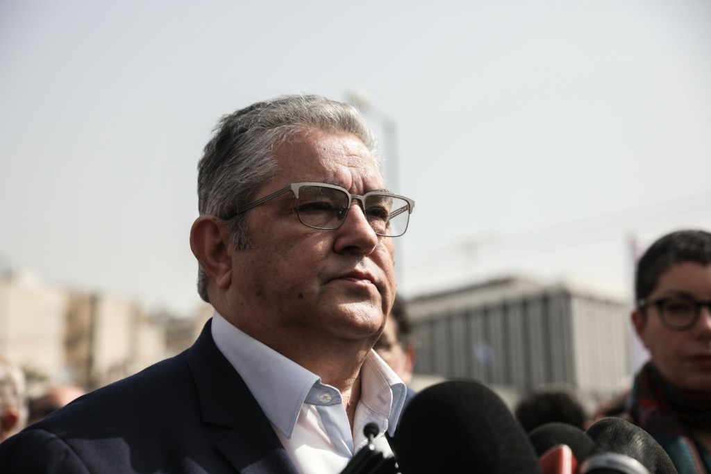 Κουτσούμπας για την ακρίβεια  – “Λεφτά υπάρχουν για εξοπλισμούς, αλλά όχι για τον λαό” (vid)