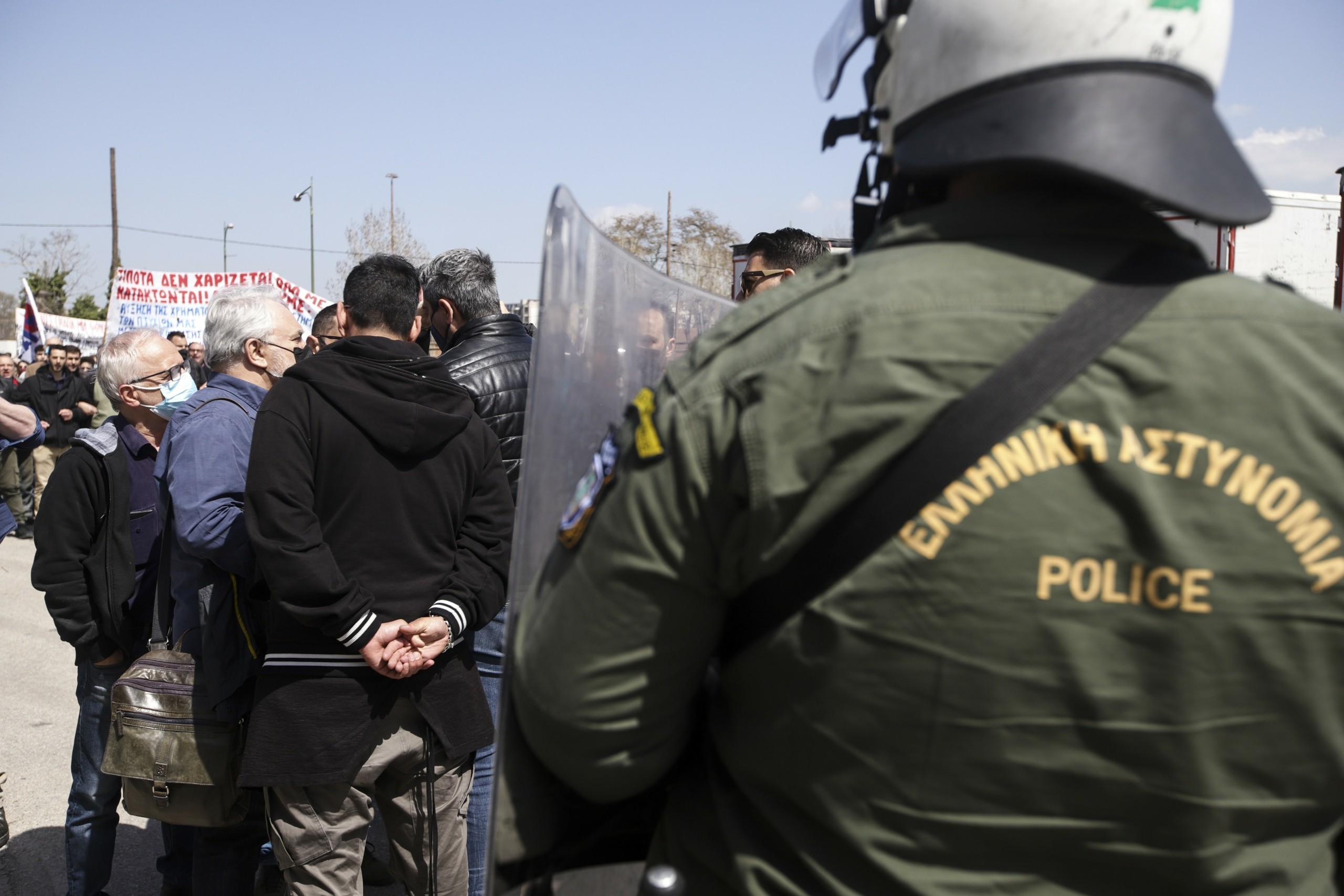 Ένταση σε πορεία στο κέντρο της Αθήνας – Τρεις αστυνομικοί τραυματίες