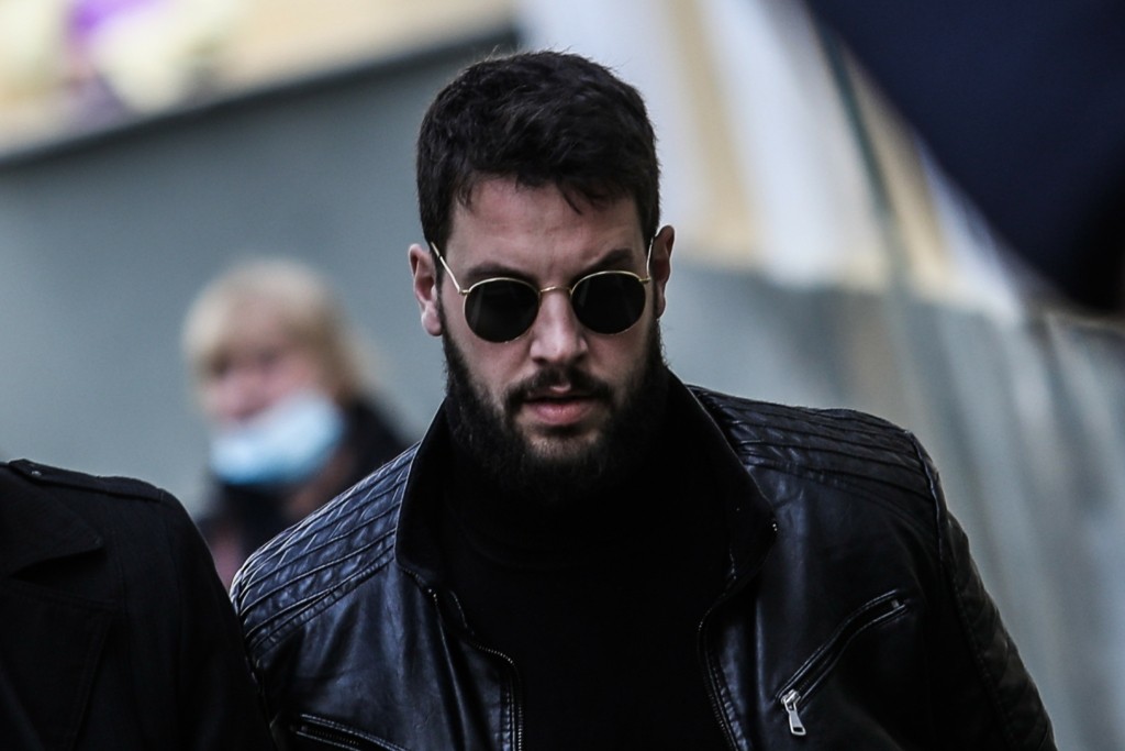 Ο εγωιστής και ευθυνόφοβος Μάνος Δασκαλάκης – Aναλύτρια λόγου αποκωδικοποιεί τη συνέντευξη του πατέρα (vid)