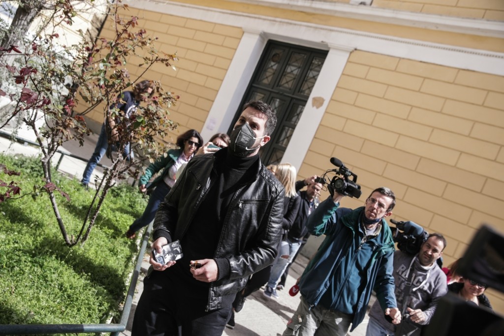 Πυρά από την οικογένεια Πισπιρίγκου κατά του Μάνου Δασκαλάκη – “Είναι ρουφιάνος και λαγός της ασφάλειας”
