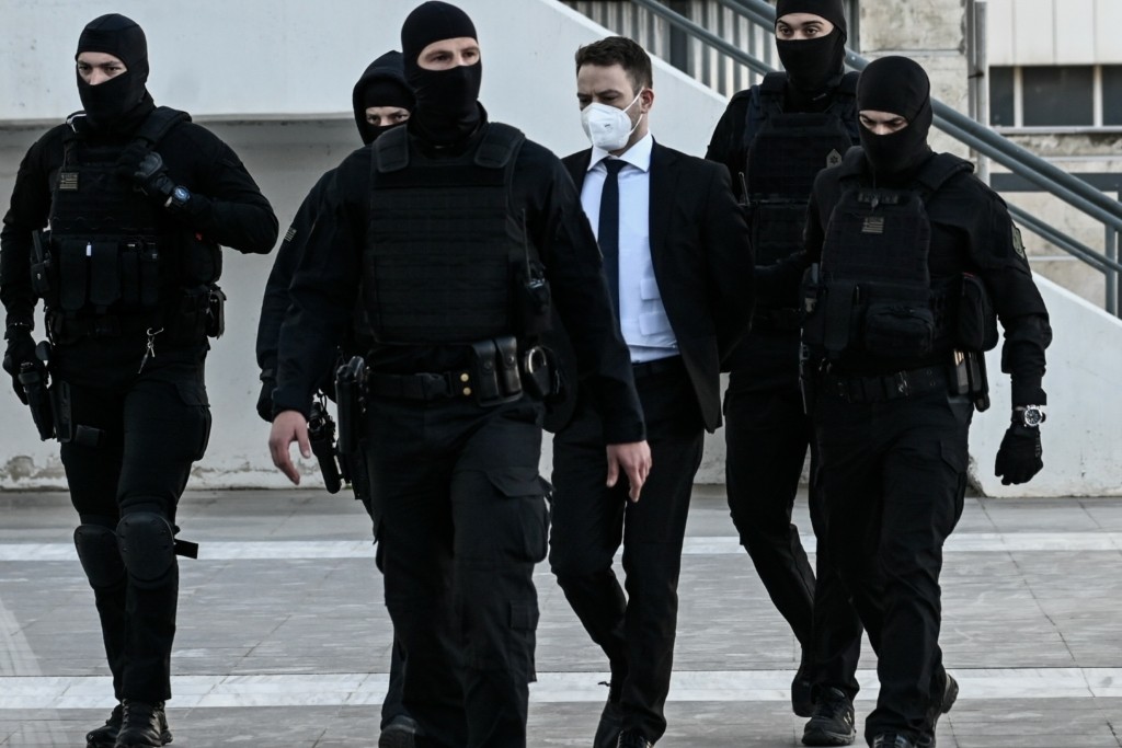 Το θέατρο του Αναγνωστόπουλου όταν μπήκε η αστυνομία στο σπίτι – “Τη σκουντούσε και ρωτούσε αγάπη μου είσαι καλά;”