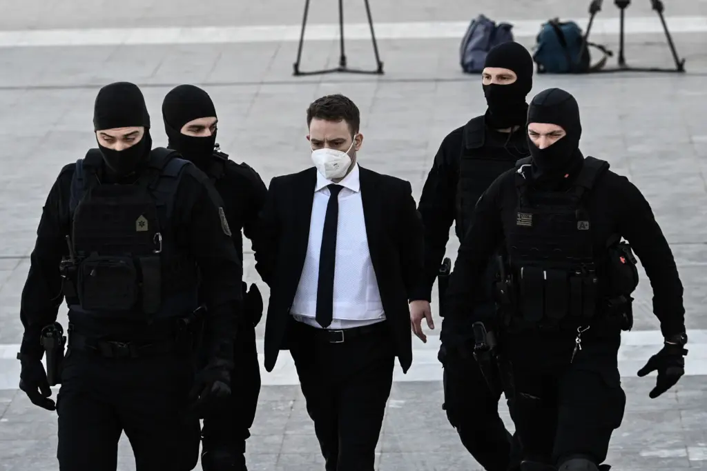 Ο συγκλονιστικός διάλογος του Μπάμπη Αναγνωστόπουλου με τη γειτόνισσά του – “Γιατί το έκανες αυτό, σας είχαμε σαν παιδιά μας”