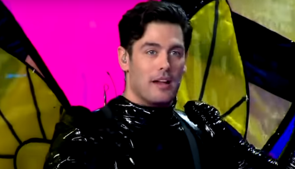 Ο Κώστας Μαρτάκης σε ρόλο… μέλισσας στο “The Masked Singer – Η αντίδραση των κριτών (vids)