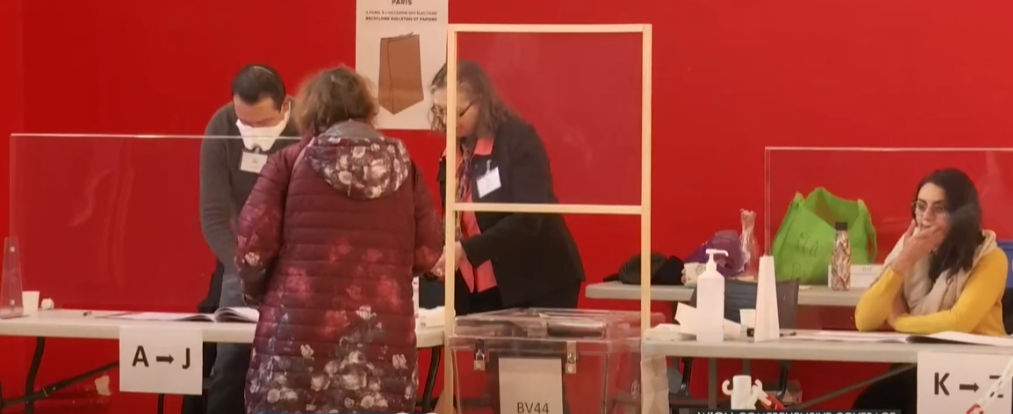 Οι Γάλλοι “γυρνούν την πλάτη” στις γαλλικές εκλογές – Μεγάλη αποχή δείχνουν τα πρώτα στοιχεία