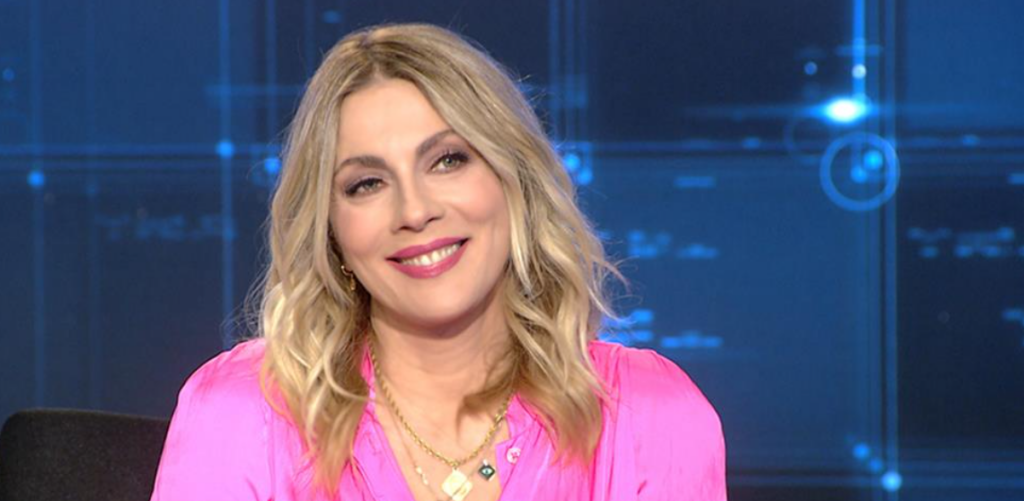 Η Σμαράγδα Καρύδη “άνοιξε” την καρδιά της – Ο Αθερίδης, ο γάμος, η μητρότητα και η “Ντάλια” (vids)