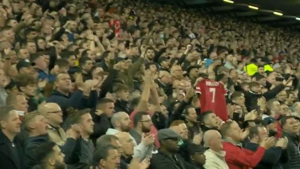 Σείστηκε το Anfield – Το χειροκρότημα συμπαράστασης στον Ρονάλντο από τους οπαδούς της Λίβερπουλ (vids)