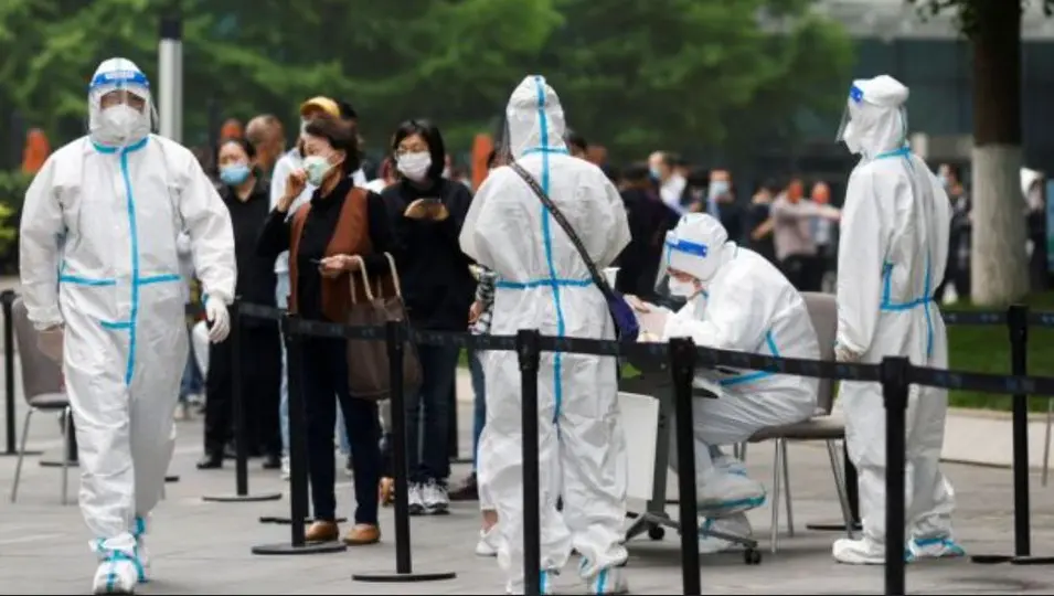Μαζικά τεστ στο Πεκίνο υπό τον φόβο lockdown – Ρεκόρ θανάτων για τρίτη ημέρα στη Σανγκάη