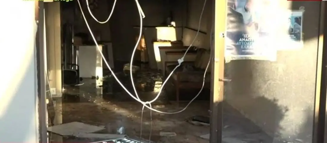 Έκρηξη εμπρηστικού μηχανισμού στα γραφεία της ΝΔ στην Πεύκη (vid)