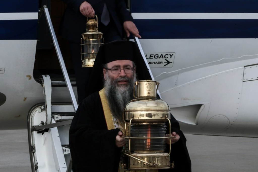 Το απόγευμα του Μεγάλου Σαββάτου το έρχεται το Άγιο Φως στην Ελλάδα – Τι ώρα φτάνει