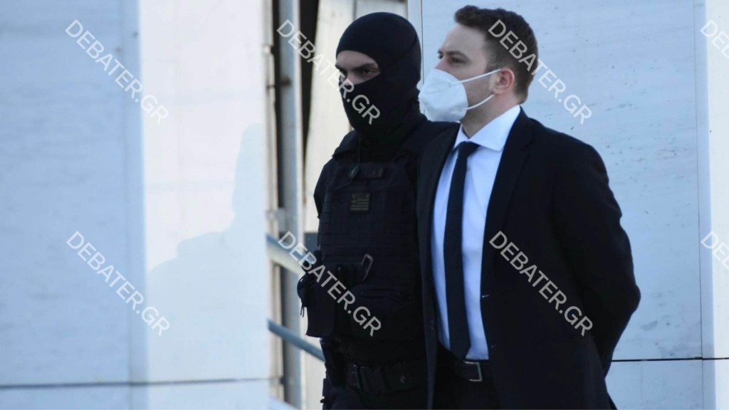 Στο δικαστήριο με αλεξίσφαιρο γιλέκο ο Μπάμπης Αναγνωστόπουλος – Καταθέτει ο πρώτος μάρτυρας (pic&vid)