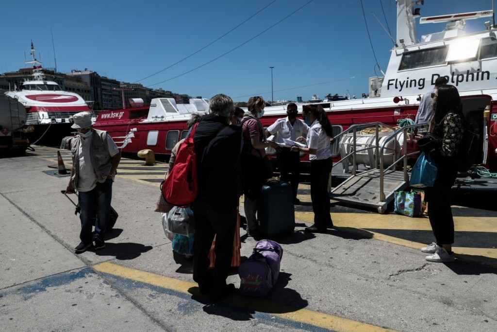 Μηχανική βλάβη στο “Δελφίνι XVII” – Ταλαιπωρία για 19 επιβάτες