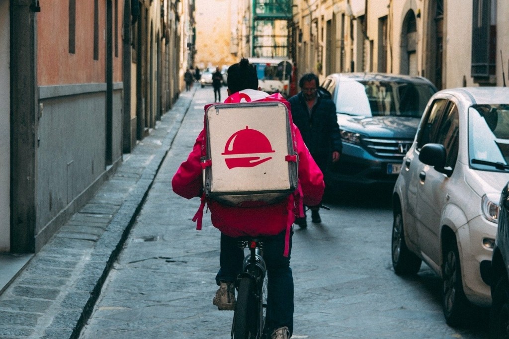 Μοντέλο “Airbnb” και στις πλατφόρμες delivery – Πως θα λειτουργούν