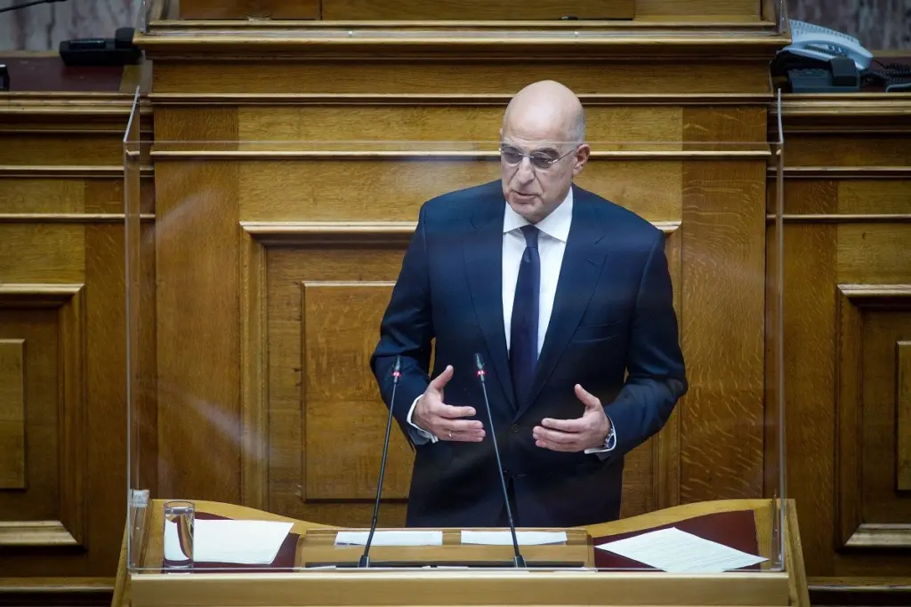 Εν μέσω βομβαρδισμών έφτασε στην Οδησσό ο Νίκος Δένδιας (pics)