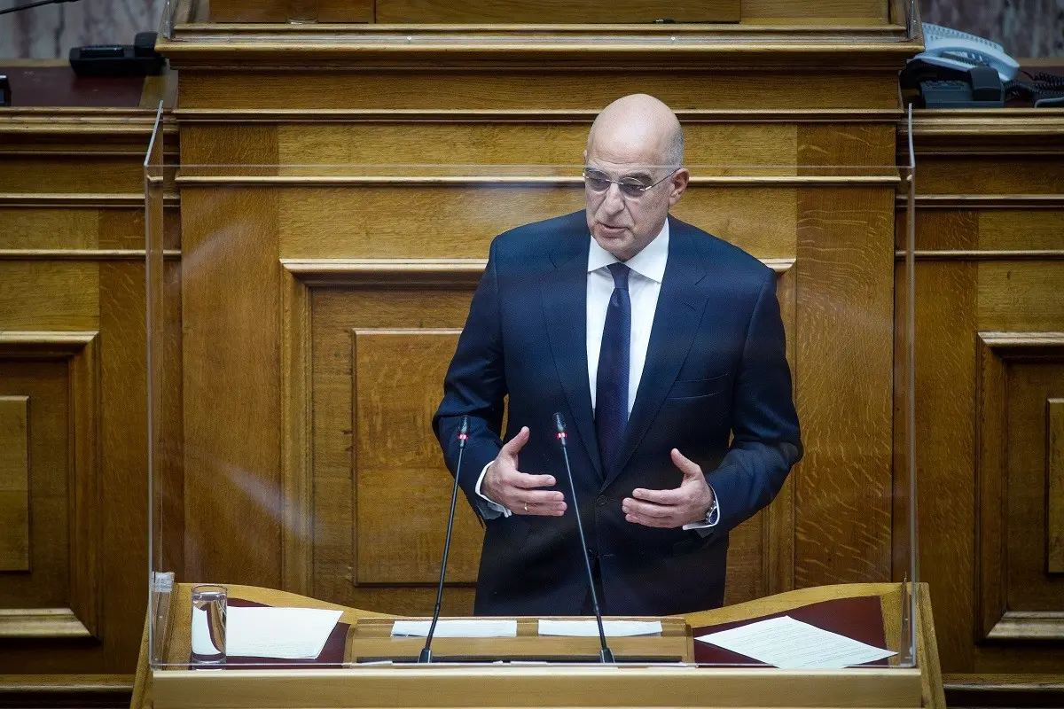 Εν μέσω βομβαρδισμών έφτασε στην Οδησσό ο Νίκος Δένδιας (pics)