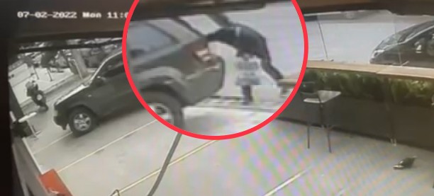 Στα χέρια των Αρχών σεσημασμένος διαρρήκτης που είχε ρημάξει αυτοκίνητα στην Κηφισίας – Βίντεο ντοκουμέντο του DEBATER