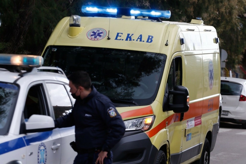 “Τρόμαξαν” με ανήλικο στην Ελευσίνα – Έπεσε σε φωταγωγό και μεταφέρθηκε στο νοσοκομείο