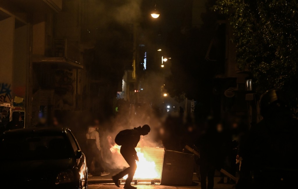 Άγρια επεισόδια στη Σουηδία όταν ακροδεξιοί προσπάθησαν να κάψουν το Κοράνι (vid)
