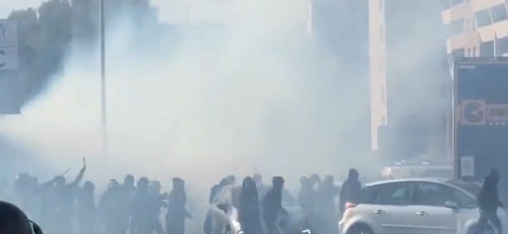 Δύο συλλήψεις Ελλήνων οπαδών για τα επεισόδια πριν το ΠΑΟΚ – Μαρσέιγ – Ένταση και έξω από το Βελοντρόμ (vids)