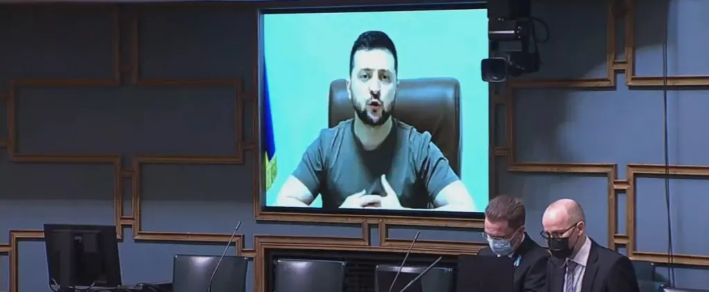 Άφησε αιχμές για αδράνεια της ΕΕ ο Ζελένσκι – “Πόσο ακόμα να περιμένουμε τα όπλα και τις κυρώσεις της Δύσης;”