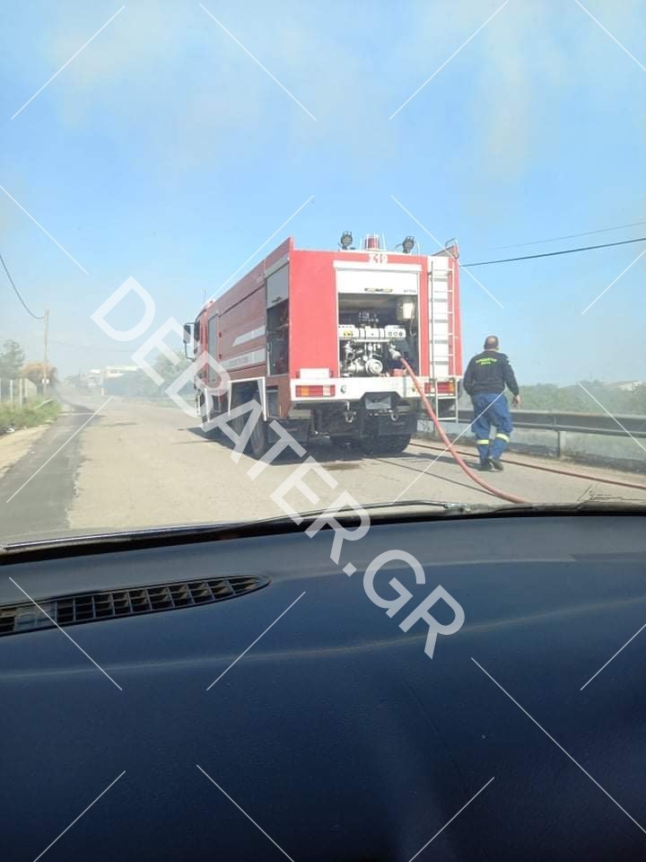 Φωτιά σε παράδρομο στην Εθνική Οδό Αθηνών – Κορίνθου