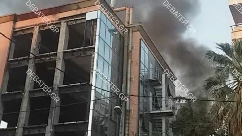 Φωτιά στο παλιό Rich στη Γλυφάδα (pics&vid)
