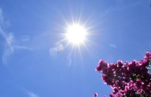 Αντιηλιακή προστασία και βιταμίνη D: Πώς θα προστατευθούμε και θα βγούμε κερδισμένοι εμείς και τα παιδιά μας